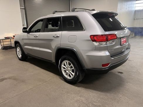 Used 2020 Jeep Grand Cherokee Laredo image 5