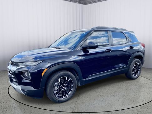 Used 2021 Chevrolet TrailBlazer LT w/ Convenience Package FWD image 3