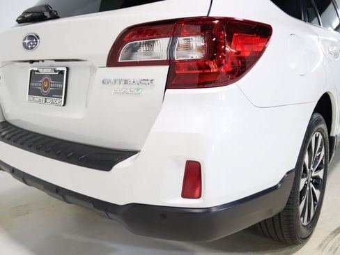 Used 2017 Subaru Outback 2.5i Limited AWD/4WD image 10