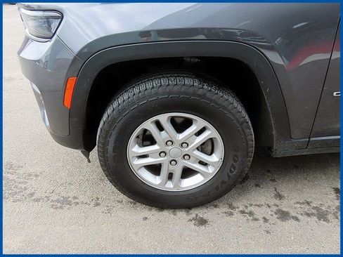 Certified 2023 Jeep Grand Cherokee Laredo w/ Luxury Tech Group I AWD/4WD image 4
