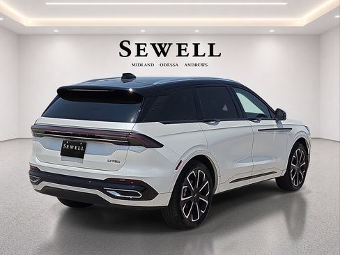 Certified 2025 Lincoln Nautilus Reserve AWD/4WD image 7