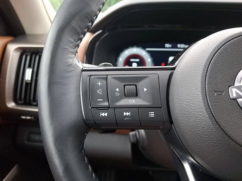 Used 2024 Nissan Pathfinder Platinum AWD/4WD image 23