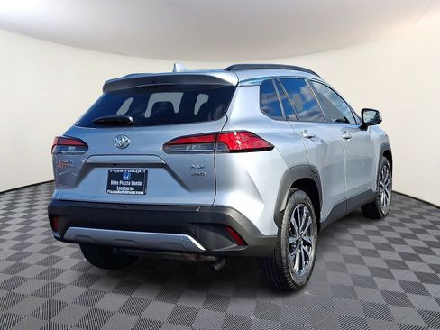 Used 2023 Toyota Corolla Cross XLE image 7