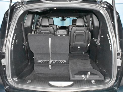 Used 2025 Chrysler Voyager LX FWD image 31