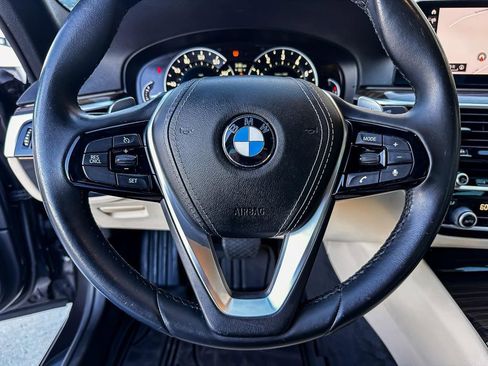 Used 2019 BMW 530i w/ Premium Package image 18