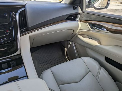 Used 2020 Cadillac Escalade ESV Premium Luxury image 20