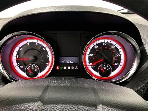 Used 2019 Dodge Grand Caravan SE w/ UConnect Hands-Free Group image 13