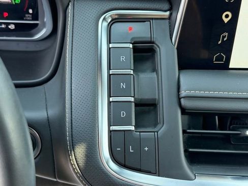 Certified 2023 GMC Yukon SLT w/ SLT Premium Package AWD/4WD image 31