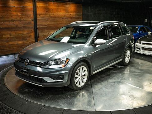 Used 2018 Volkswagen Golf Alltrack SE image 2