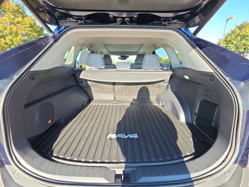 Used 2023 Toyota RAV4 Limited image 17