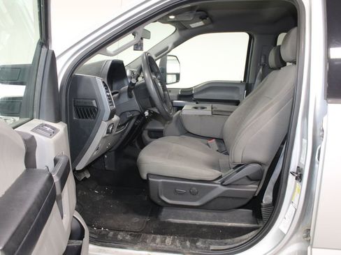 Used 2019 Ford F150 XLT w/ Trailer Tow Package image 34