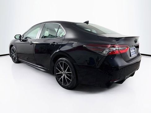 Used 2022 Toyota Camry SE FWD image 7
