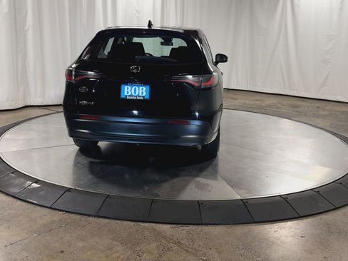 Used 2023 Honda HR-V LX image 9