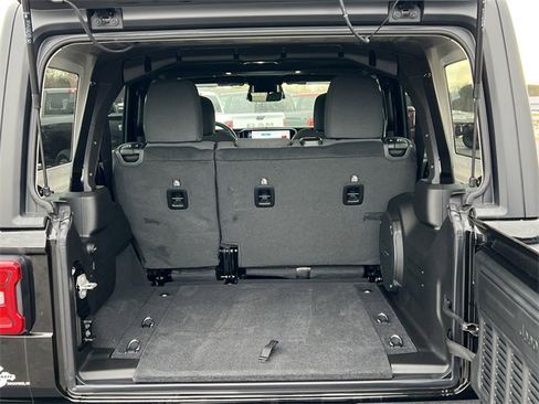 New 2026 Jeep Wrangler Unlimited Rubicon w/ Steel Bumper Group image 36