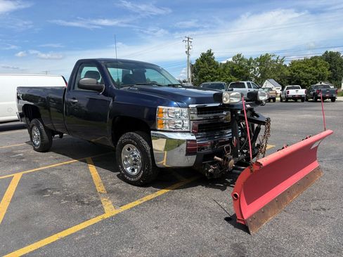 Used 2010 Chevrolet Silverado 2500 W/T w/ Snow Plow Prep Package AWD/4WD image 4