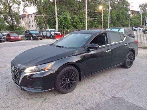 Used 2025 Nissan Altima 2.5 SV w/ SV Special Edition Package AWD/4WD image 7
