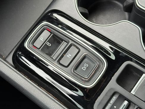 Used 2025 Honda Pilot Sport image 24
