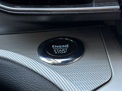 Certified 2022 Ford Explorer XLT w/ Equipment Group 202A image 23