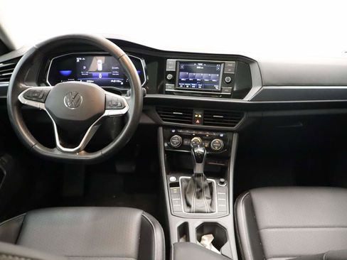 Used 2023 Volkswagen Jetta SE w/ Panoramic Sunroof Package FWD image 5