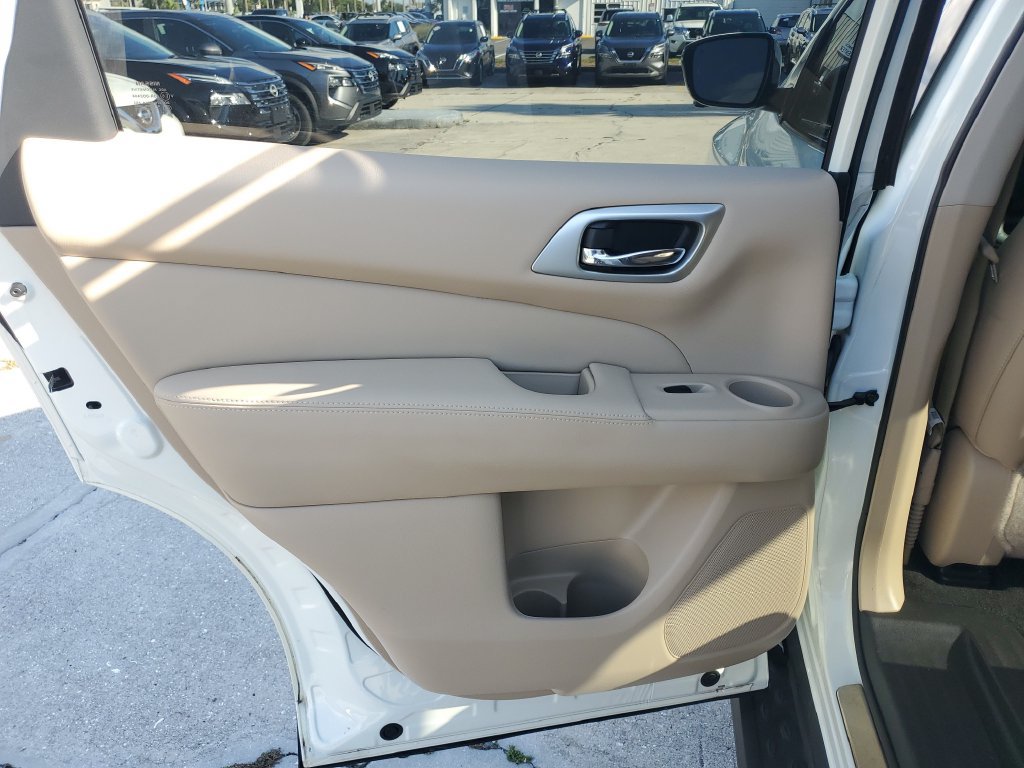Used 2017 Nissan Pathfinder Platinum FWD image 19