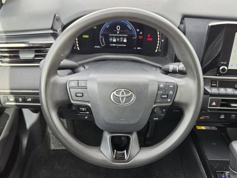 Used 2025 Toyota Camry LE w/ Convenience Package FWD image 15