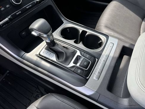 Used 2024 Kia Carnival LX FWD image 28