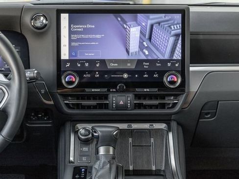 Used 2025 Lexus GX 550 w/ Accessory Package (2T) image 7