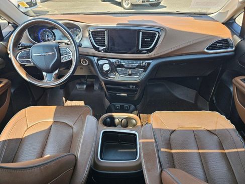 Used 2017 Chrysler Pacifica Limited FWD image 24