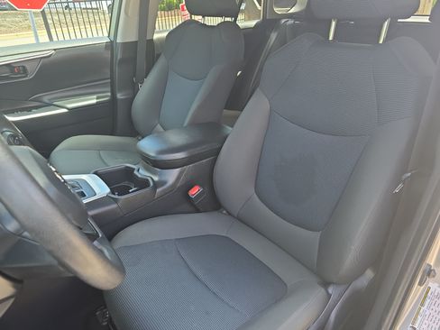 Used 2023 Toyota RAV4 LE FWD image 15