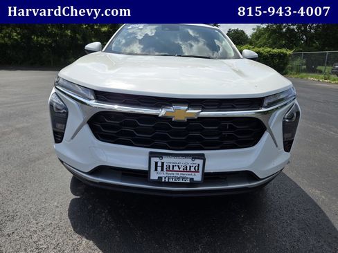 Certified 2025 Chevrolet Trax LT FWD image 35