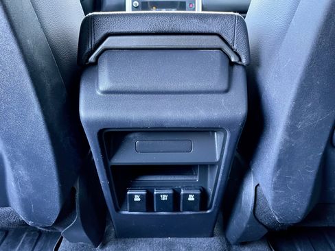 Used 2018 Land Rover Discovery Sport SE image 25