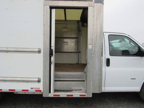 Used 2022 GMC Savana 3500 Extended w/ Power Convenience Package RWD image 16