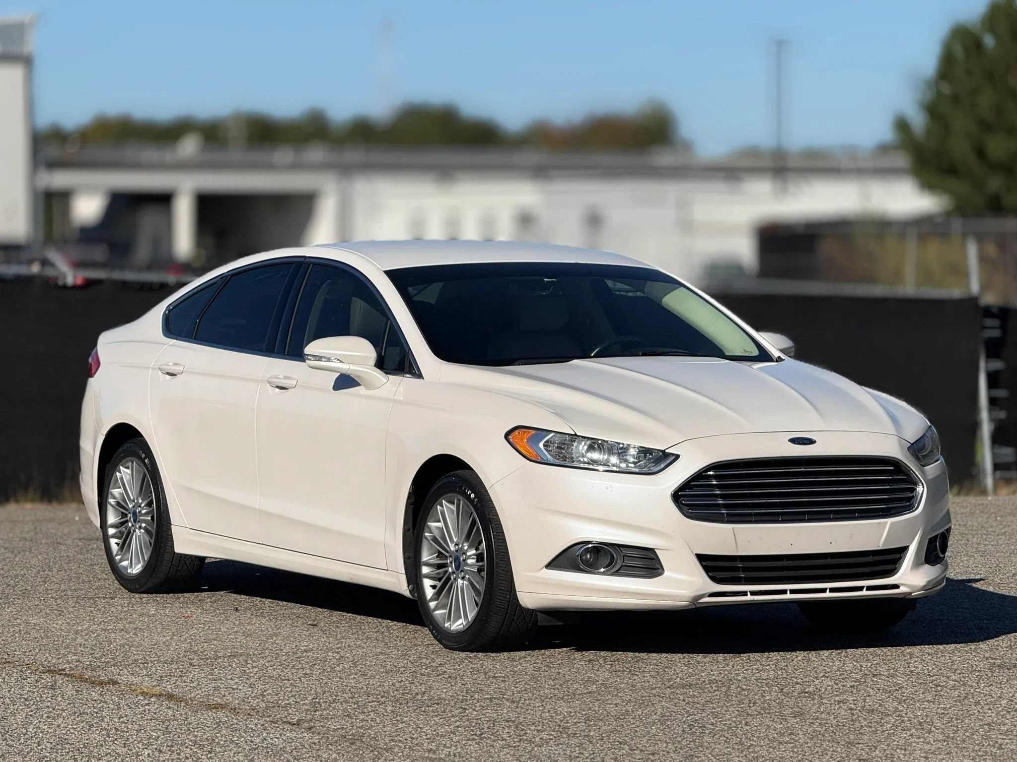 Used 2014 Ford Fusion SE w/ Equipment Group 202A FWD image 1