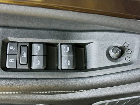 Used 2021 Jeep Grand Cherokee L Laredo image 15