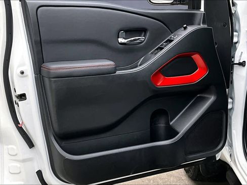 Used 2024 Nissan Frontier PRO-4X w/ Off-Road Protection Package image 21