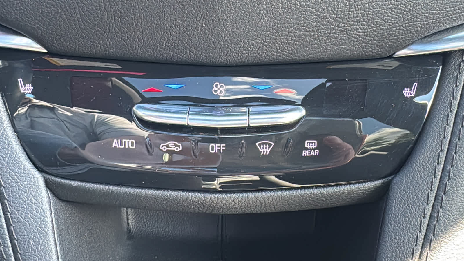 Used 2024 Cadillac XT6 Luxury w/ LPO, Floor Liner Package AWD/4WD image 21