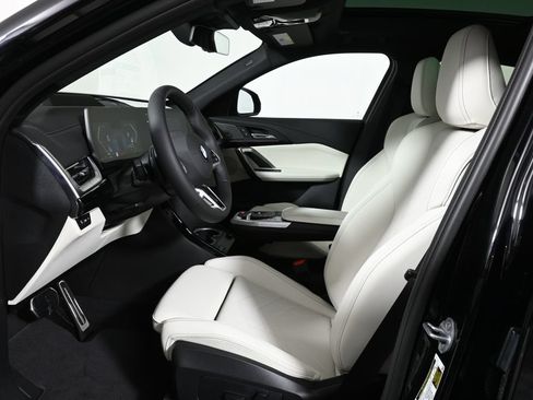 New 2026 BMW X2 xDrive28i w/ Technology Package AWD/4WD image 3