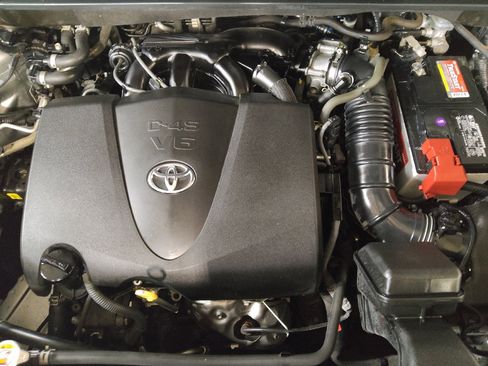 Used 2021 Toyota Highlander LE AWD/4WD image 30
