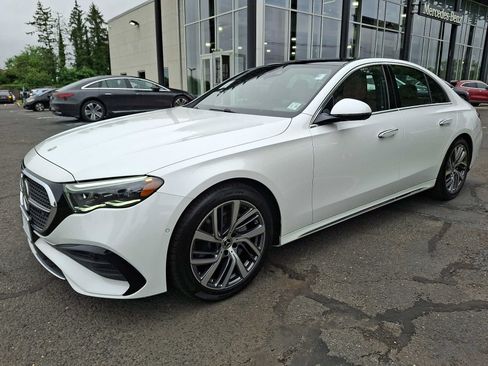 Used 2026 Mercedes-Benz E 350 4MATIC Sedan image 3