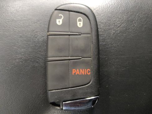 Used 2024 Jeep Compass Latitude image 32