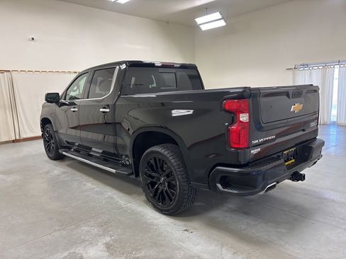 Used 2021 Chevrolet Silverado 1500 High Country w/ Z71 Off-Road Package AWD/4WD image 6