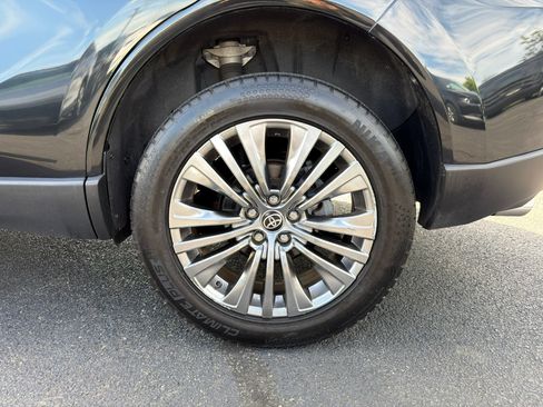 Used 2023 Toyota Venza XLE AWD/4WD image 38