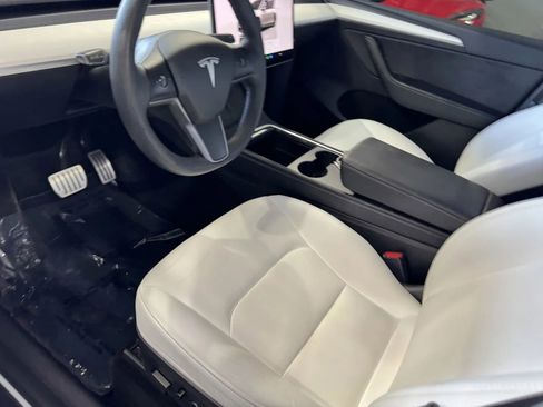 Used 2022 Tesla Model Y Performance image 12