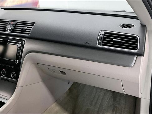 Used 2014 Volkswagen Passat TDI SE image 19