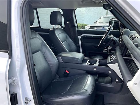 Used 2023 Land Rover Defender 110 SE image 7