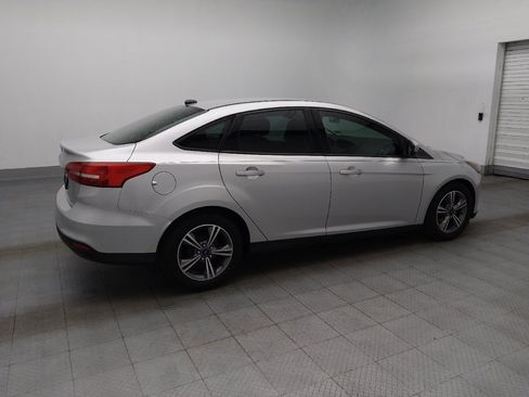Used 2018 Ford Focus SE w/ SE Appearance Package FWD image 10