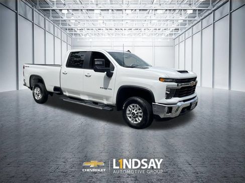 Used 2025 Chevrolet Silverado 2500 LT w/ Convenience Package AWD/4WD image 2