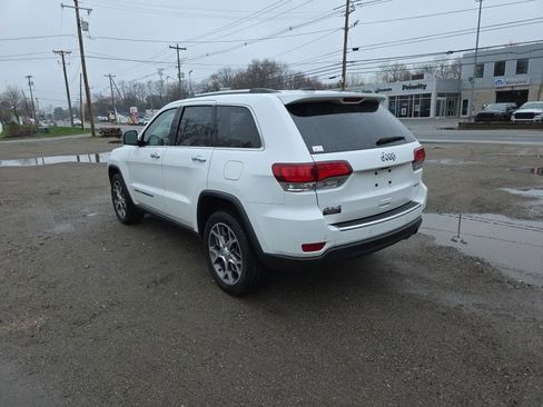 Used 2022 Jeep Grand Cherokee Limited w/ Tech Group AWD/4WD image 3