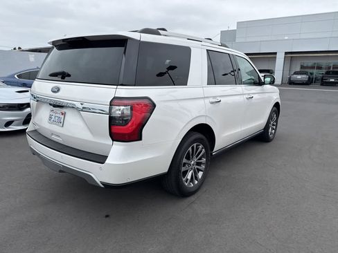 Used 2018 Ford Expedition Limited w/ Equipment Group 301A AWD/4WD image 14
