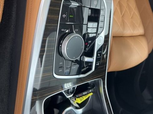 Used 2024 BMW X7 xDrive40i image 33